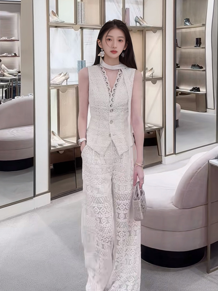 Bộ jumpsuit nữ dài tay cổ V khoét lỗ phong cách sang trọng mùa hè 2026 — Quần dài, Áo ba lỗ