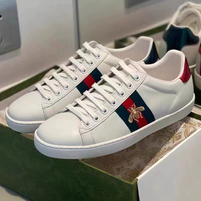 Вышитые кожаные пчелы маленькие белые туфли для мужчин и женщин 2024 высококлассные спортивные дикие повседневные любовные туфли