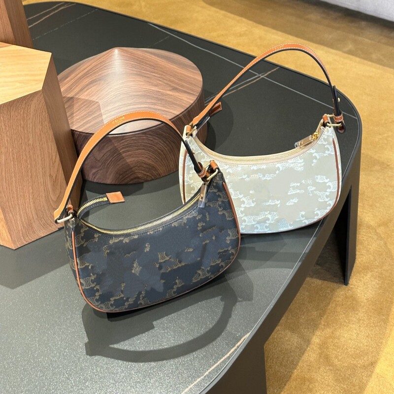 Cross-Border Physical Goods with Logo, Sajia Arc De Triomphe Ava Monogram Crescent-Shaped Underarm Genuine Leather Vintage Handbag for Women Cross-Border Physical Goods with Logo, Sajia Arc De Triomphe Ava Monogram Crescent-Shaped Underarm Genuine Leather Vintage Handbag for Women