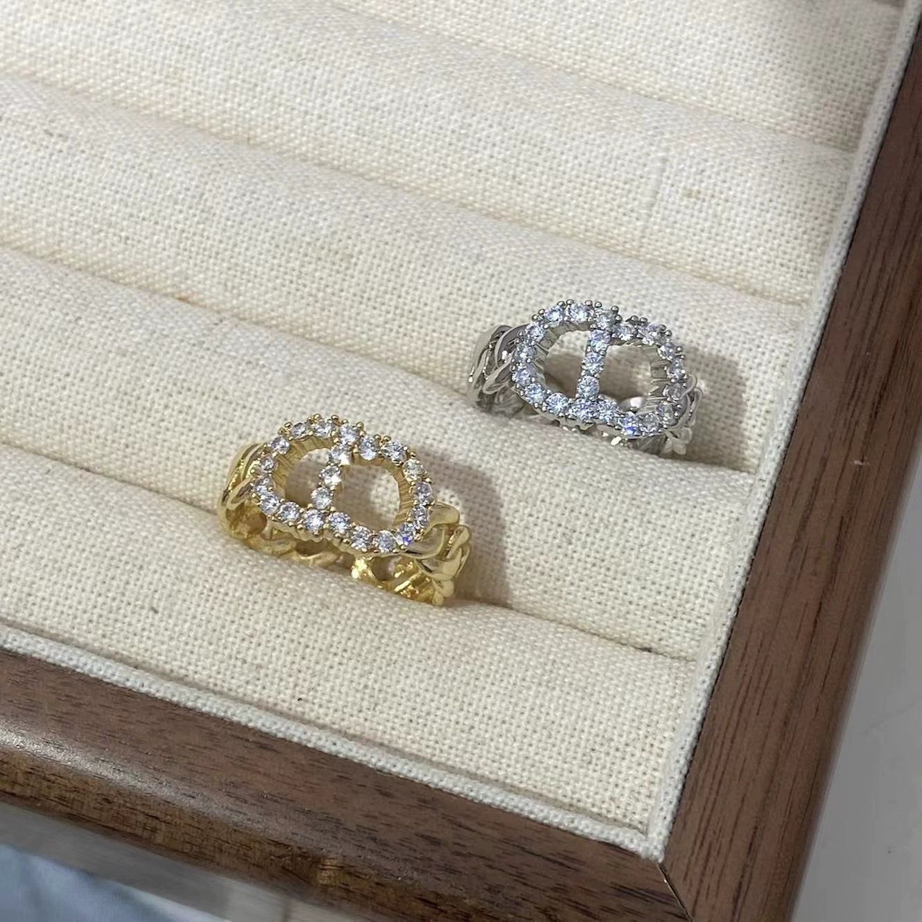 Adjustable ring, European style, diamond encrusted, light luxury style