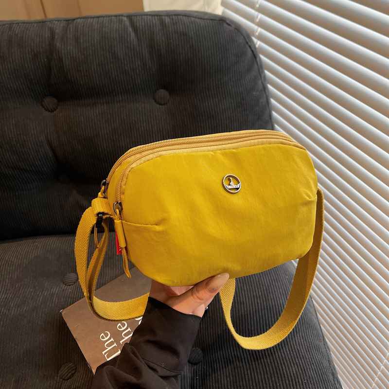 新款运动多隔层秋季新款贝壳包手机包时尚轻巧小斜挎包女包单肩包