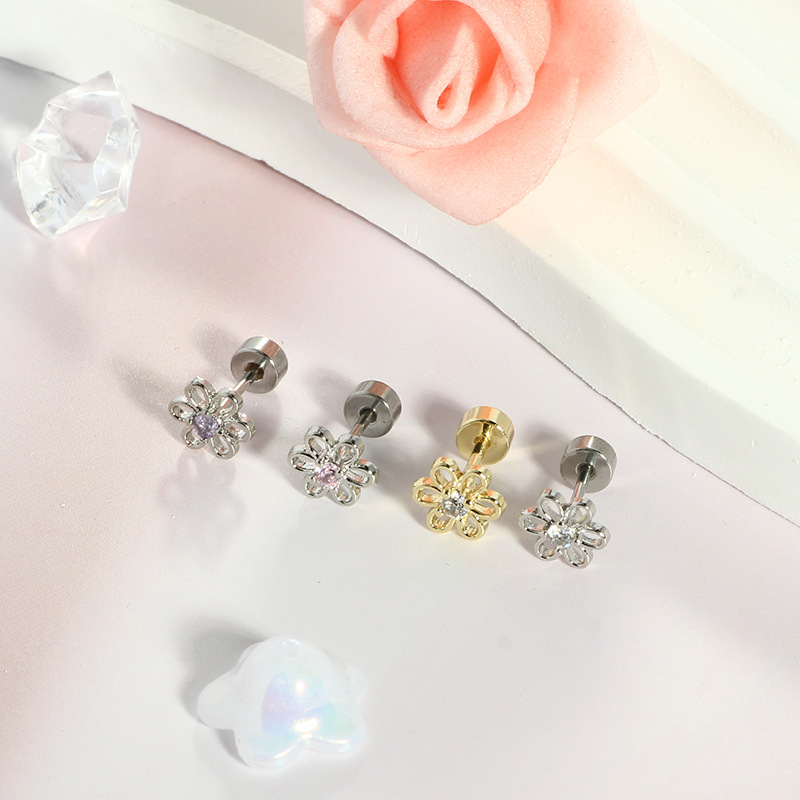Pointed titanium steel lip stud product view