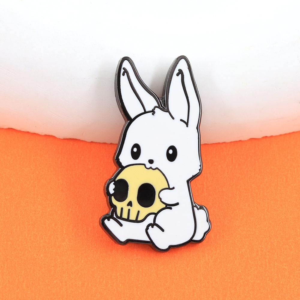 Cartoon Cute Rabbit Holding a Skull Brooch, Dark Gothic Style Metal Badge, European and American Quirky Fun Pin