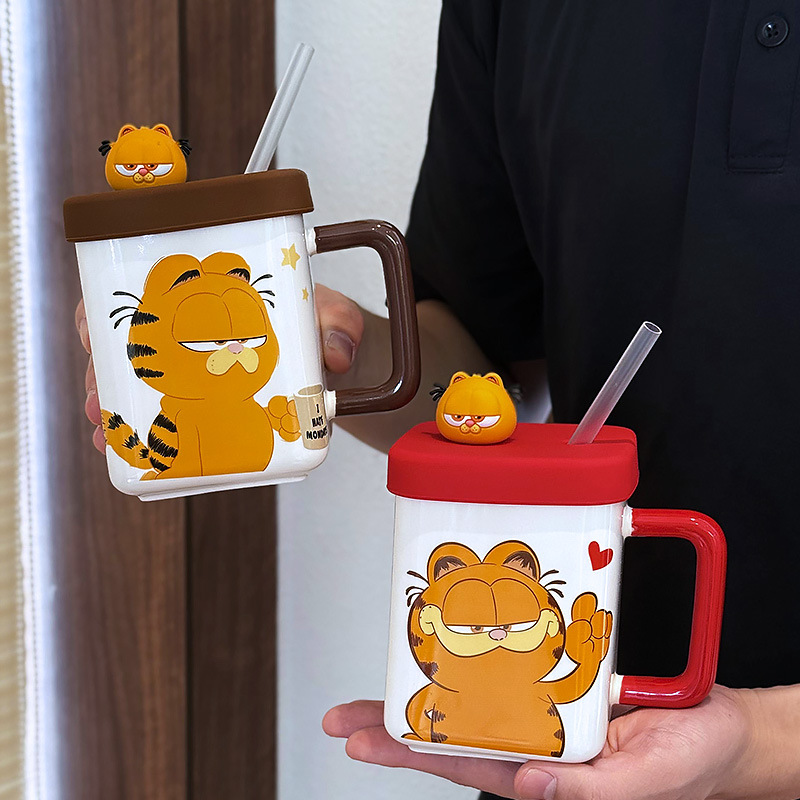 Taza Garfield Cute Couple Taza de agua con tapa Taza de regalo de cumpleaños Taza de cerámica para niños y niñas con pajita