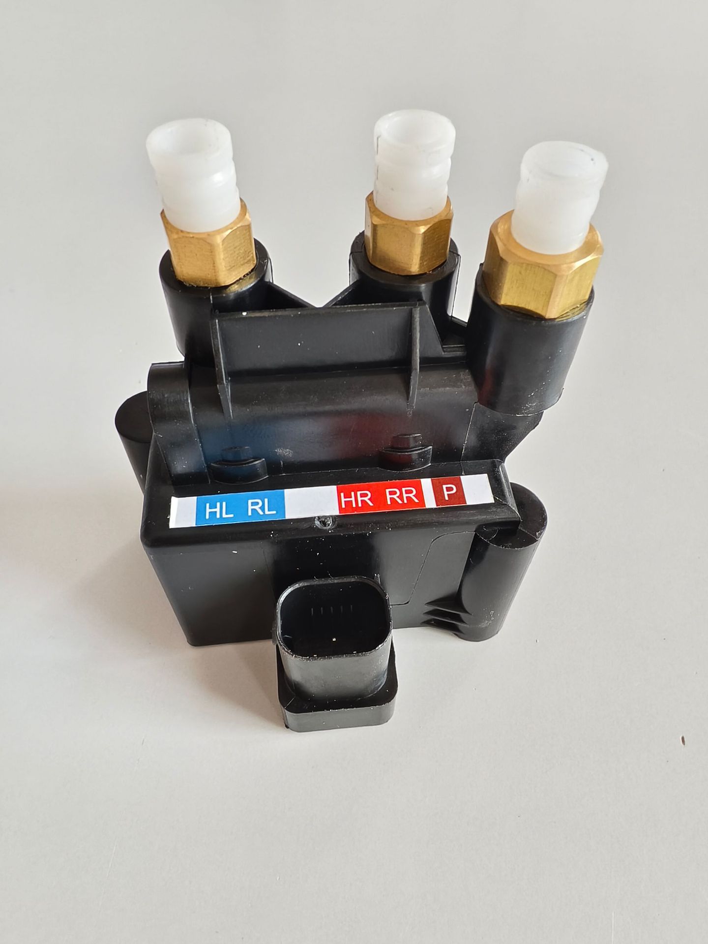 A2513200158 Air Pump Distribution Valve Is Suitable for Mercedes-Benz W251G38G32 Air Suspension Source Manufacturer