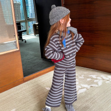 2025秋冬女童新款韩版时尚洋气设计感宽松条纹开衫毛衣长裤套装