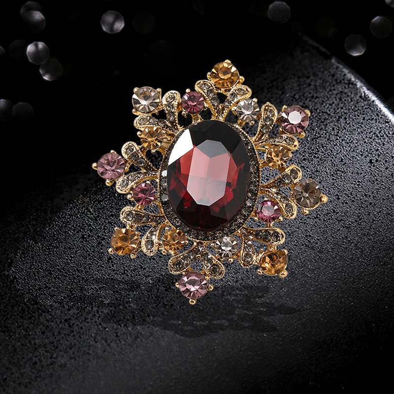 European and American women's brooch exquisite court vintage crystal corsage elegant fashion gold-plated flower pin accessories