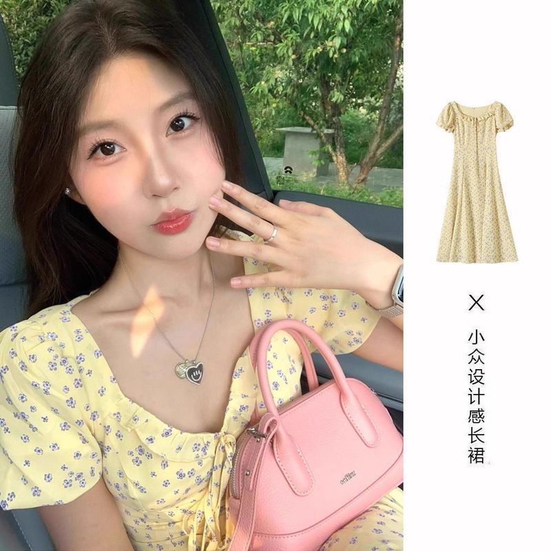 法式浪漫氛围感黄色碎花方领连衣裙女夏季设计感系带收腰显瘦长裙|undefined