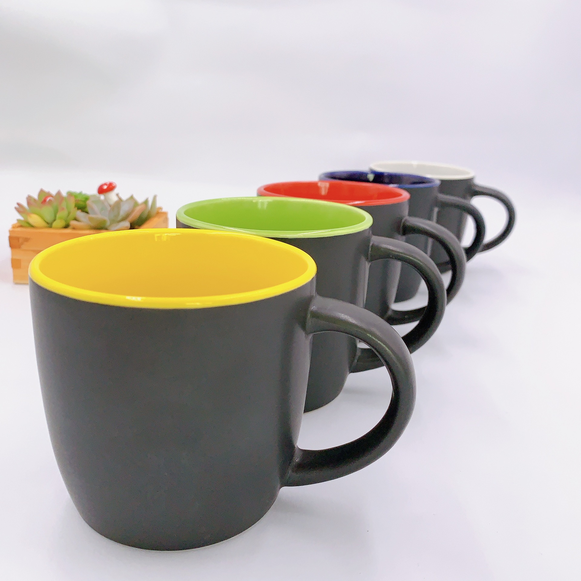 Taza de cerámica de dos colores esmalte de aluminio exportación de comercio exterior personalizada taza de cerámica de color esmalte de fábrica venta directa descuento