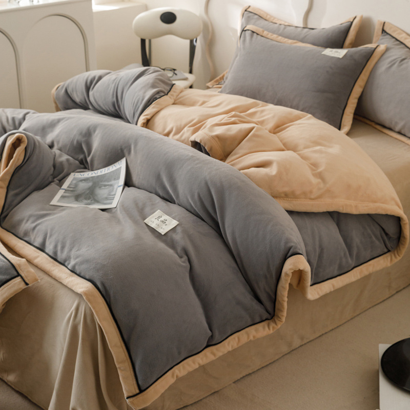 Alta sensación de cama de terciopelo de leche cuatro piezas con sábanas de terciopelo de coral de brida en otoño y invierno con un conjunto de terciopelo de tres piezas