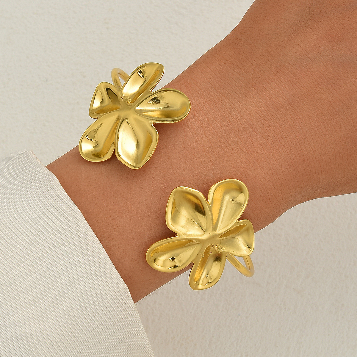 Europa y los Estados Unidos transfronterizos nueva moda alta sensación ajustable pulsera retrógrada personalidad joyas de flores accesorios pulsera lujosa ligera