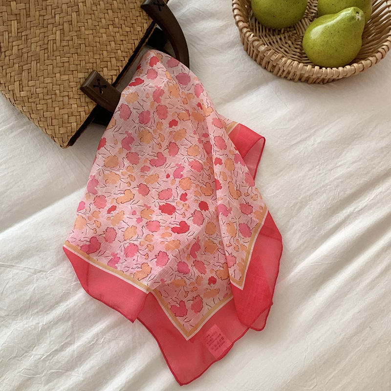 Flores toallas cuadradas nuevas versiones coreanas ins frescas, suaves y dulces, accesorios de bufandas de seda delgadas, bufandas de cuello, cinta de paquete