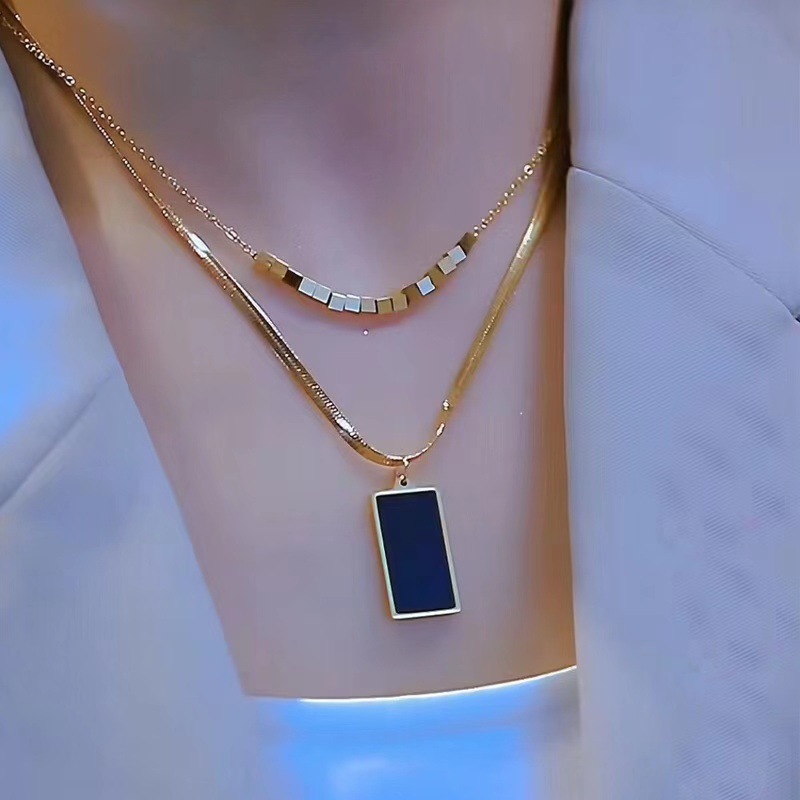Colar minimalista em camadas para mulher corrente delicada_voghion.com