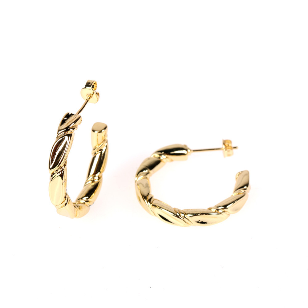 New Retro Twist Shape Glossy C-shaped Earrings display picture 3