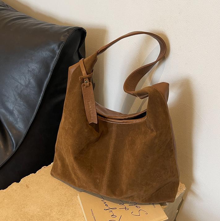 Bolsa de gran capacidad suave esmerilada para mujeres 2024 otoño y invierno nuevo retro viaje bolsa de hombro bolsa de moda extranjera