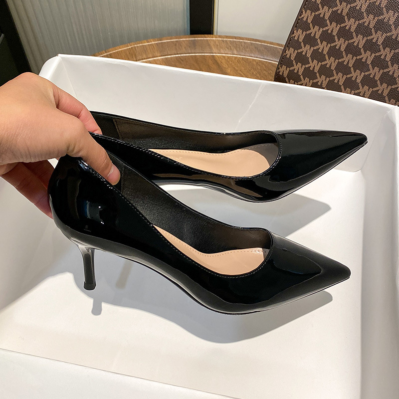 Zapatos de tacón alto para mujeres primavera 2022 nuevo temperamento diosa estilo desnudo tacones afilados no cansados zapatos profesionales
