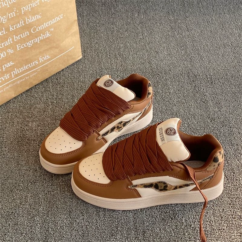 Korean Style Student Casual Niche Design Sneakers Trendy 2026 New Harajuku Hong Kong Style Flat Street Style Sports Shoes for Women