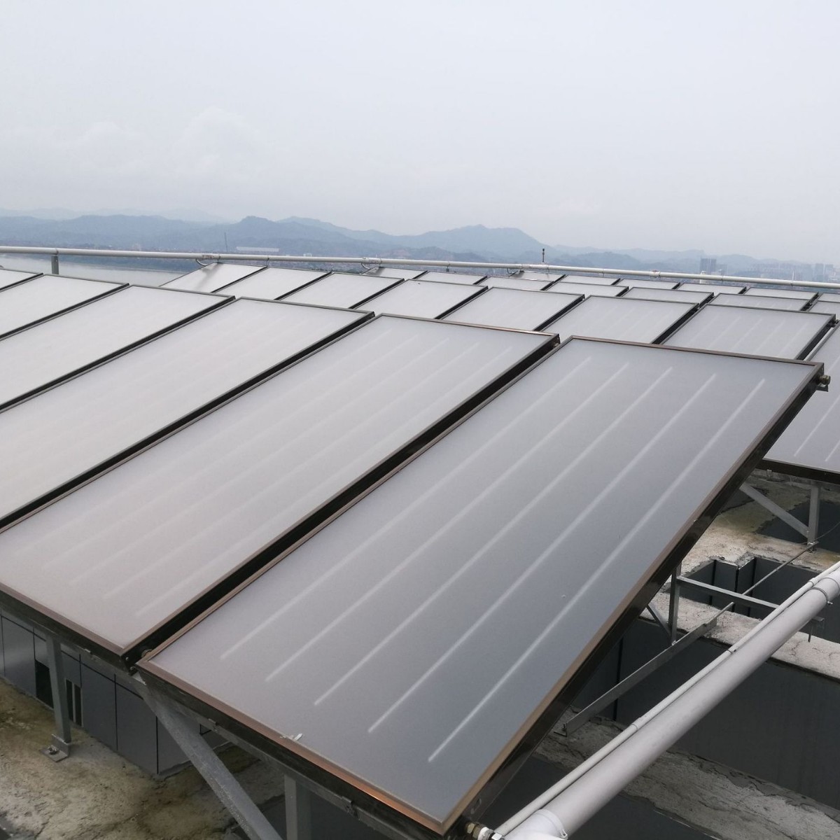 广西梧州妇幼保健院平板太阳能联合空气能热泵热水系统案例省电