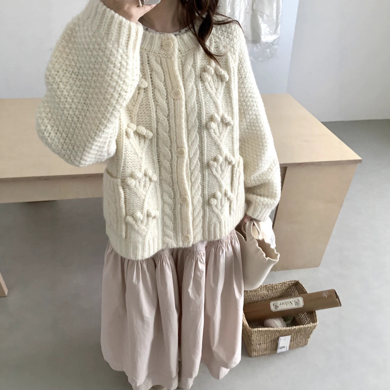 Retro Thick Woolen Cable Knit Sweater Coat for Women 2025 New Autumn Winter Thickened Petite Lazy Style Knitted Cardigan Retro Thick Woolen Cable Knit Sweater Coat for Women 2025 New Autumn Winter Thickened Petite Lazy Style Knitted Cardigan