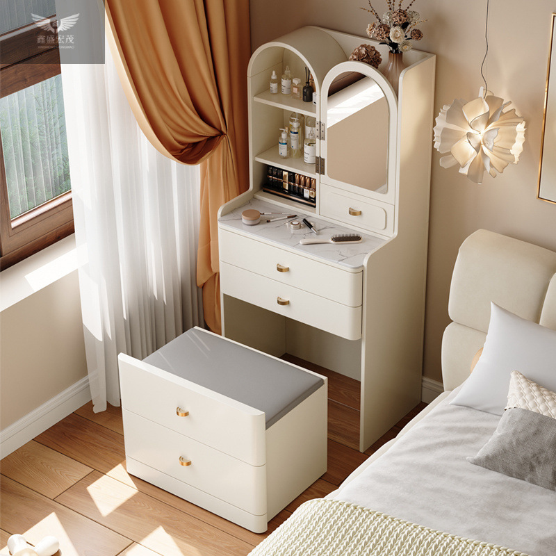Luz de lujo pequeño dormitorio casero mesas de cabecera de cama en un moderno simple pequeño tipo de escritorio de maquillaje más