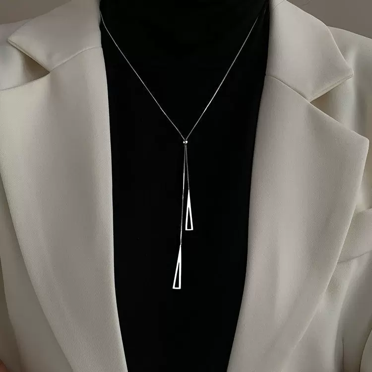 三角形流苏吊坠项链女轻奢小众毛衣链长款2023年新款锁骨链配饰品