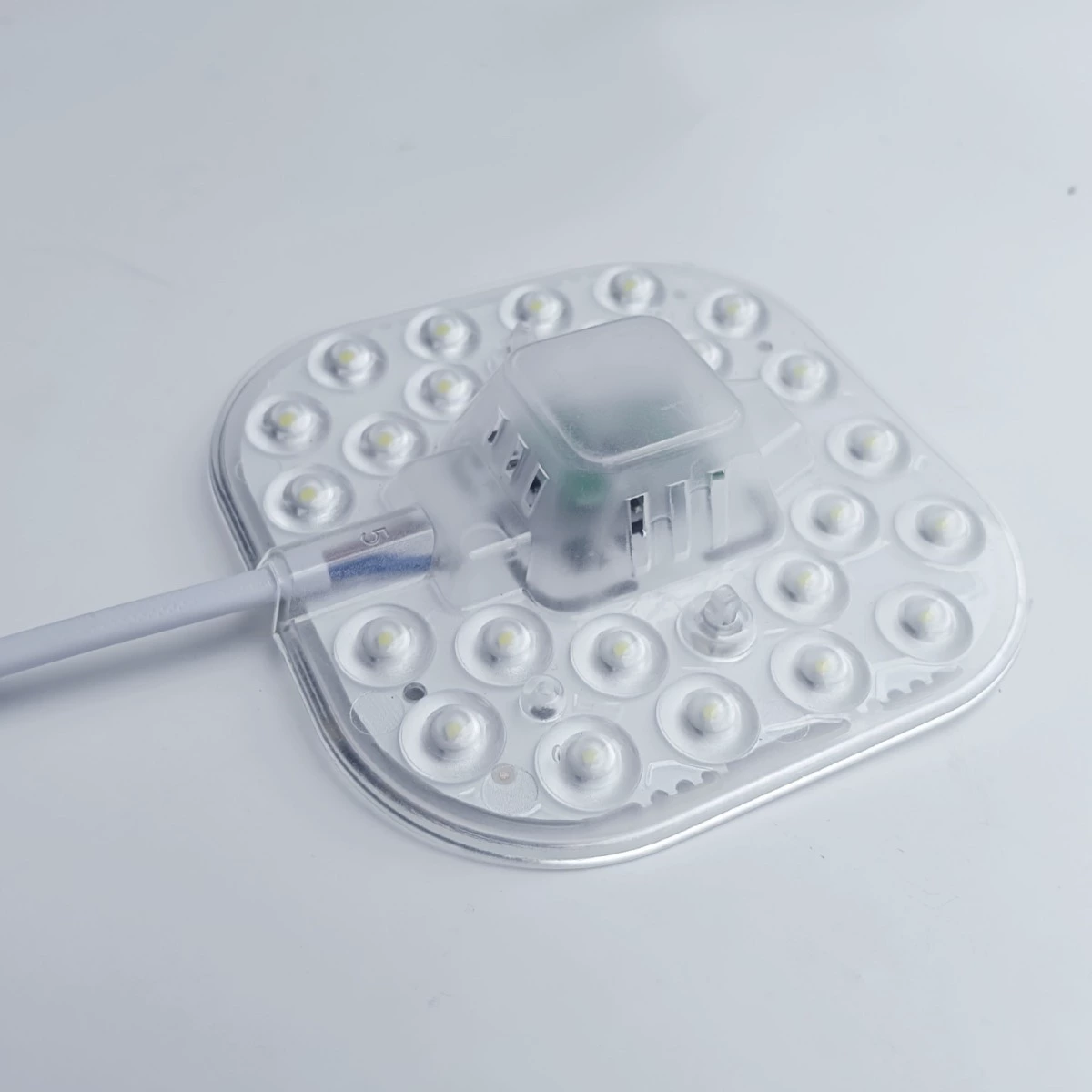 Luminaire plafonnier LED à induction avec musique légère, source lumineuse économe et changeable, capteur humain