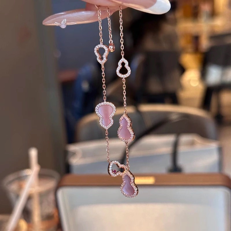 Cross-Border Live Broadcast of Gourd-Shaped Mother-Of-Pearl Bracelet with Full Diamond Inlay, 2026 New Model, Light Luxury, High-End Fashion, Elegant Hand Jewelry Wholesale