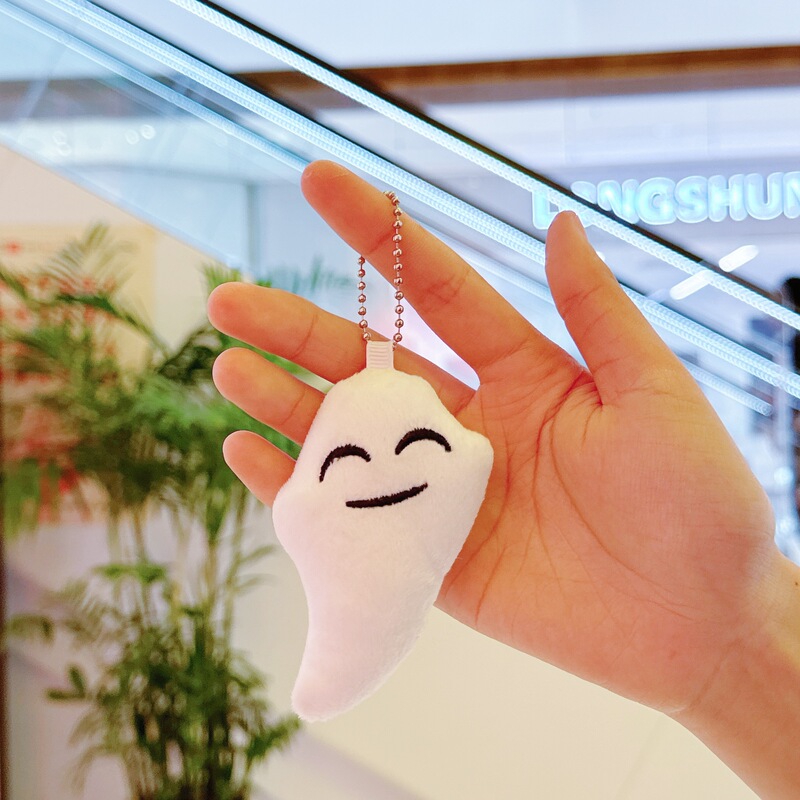 ハロウィーンのかぼちゃのキーホルダーのかばんはかわいいぬいぐるみの幽霊のリュックサックを掛けて子供の機械の露店を飾って卸売りします。|undefined