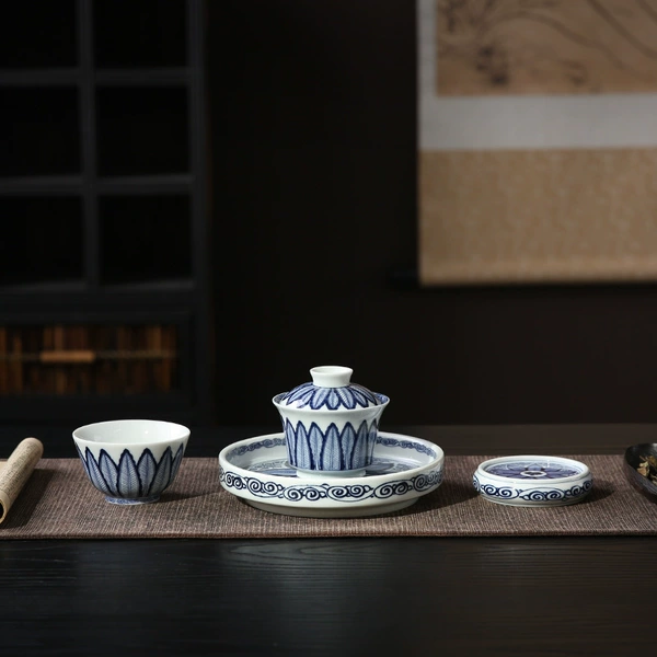 Blue and white banana three-cup bowl set