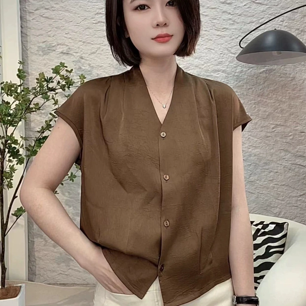 Женская рубашка из высококачественного атласа с V-образным вырезом, летняя новинка 2025 года, модный шелковистый топ, который не мнется.