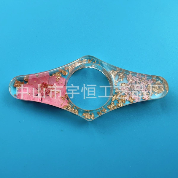 11 diamond shaped pink flying swallow