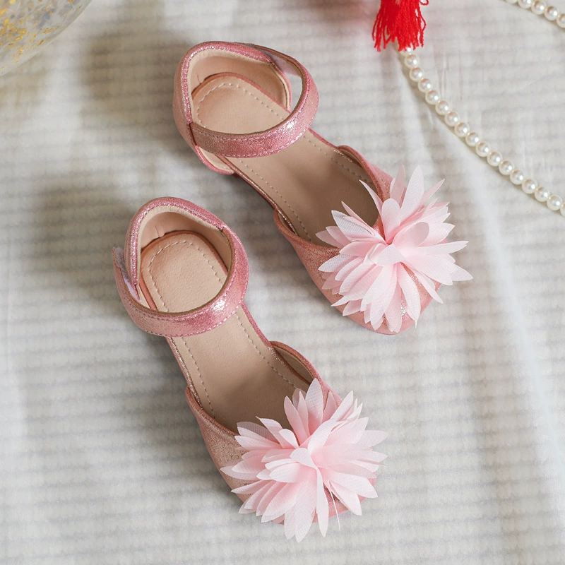 Трансграничная обувь для девочек обувь принцессы 2023 летняя новая детская Маленькая кожаная обувь детские сандалии с цветком Весенняя и Осенняя обувь Мягкая