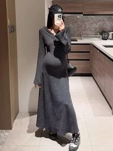孕妇秋装连衣裙女2025新款时尚打底长裙早秋韩版显瘦针织连帽裙子