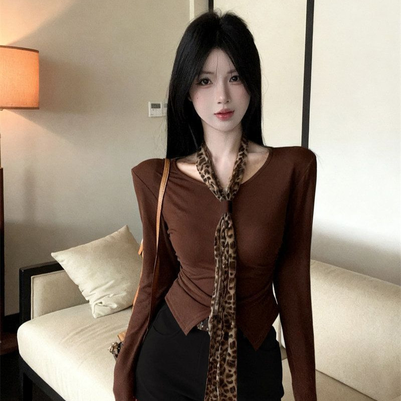 Retro Cool Leopard Print Tie Irregular Long-Sleeve Base Shirt for Women, Spring/Summer Style, Sexy Halter Neck Ruched Waist Top