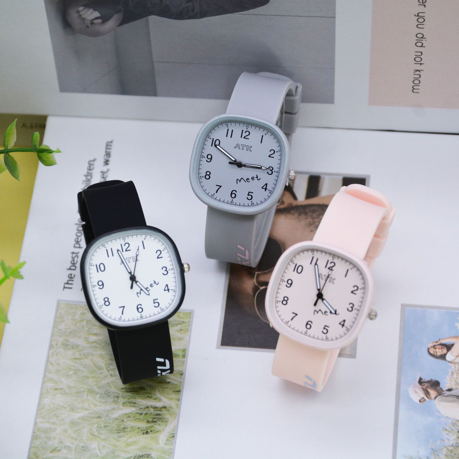 新款爱特酷5556潮流时尚简约青少年学生考试方形超软硅胶带走针表