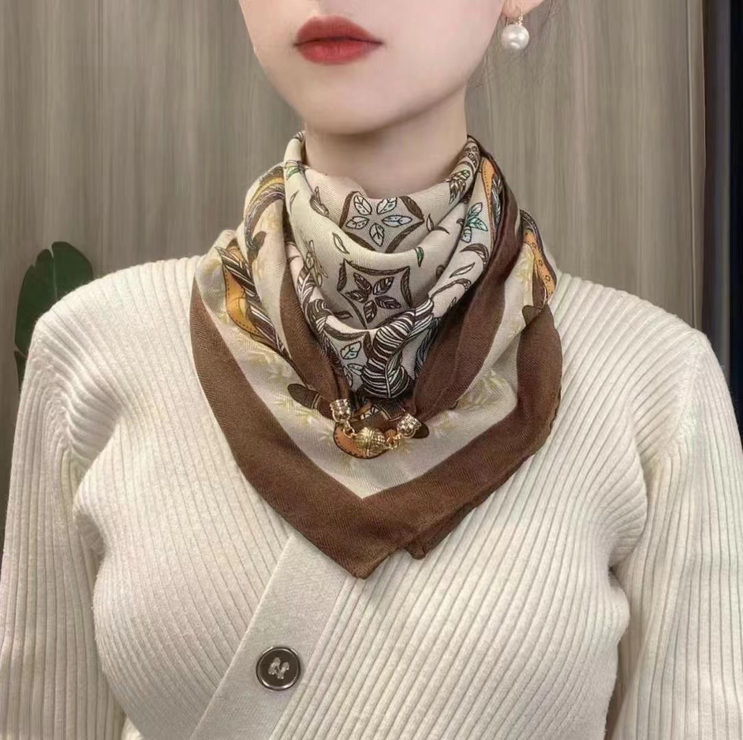 秋冬新款时尚护颈小金球磁吸扣高级百搭丝棉围巾正方形多功能围脖