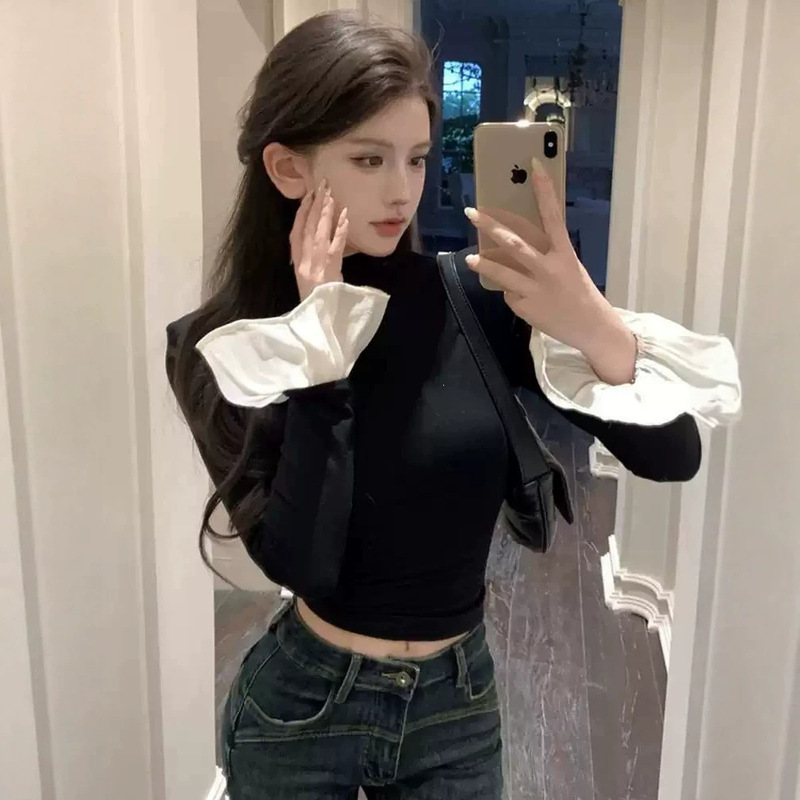 Half-turtleneck, bell-sleeve, trendy long-sleeve T-shirt for women, autumn/winter new collection, elegant and subtly alluring style, slim-fit, and figure-flattering base layer Half-turtleneck, bell-sleeve, trendy long-sleeve T-shirt for women, autumn/winter new collection, elegant and subtly alluring style, slim-fit, and figure-flattering base layer