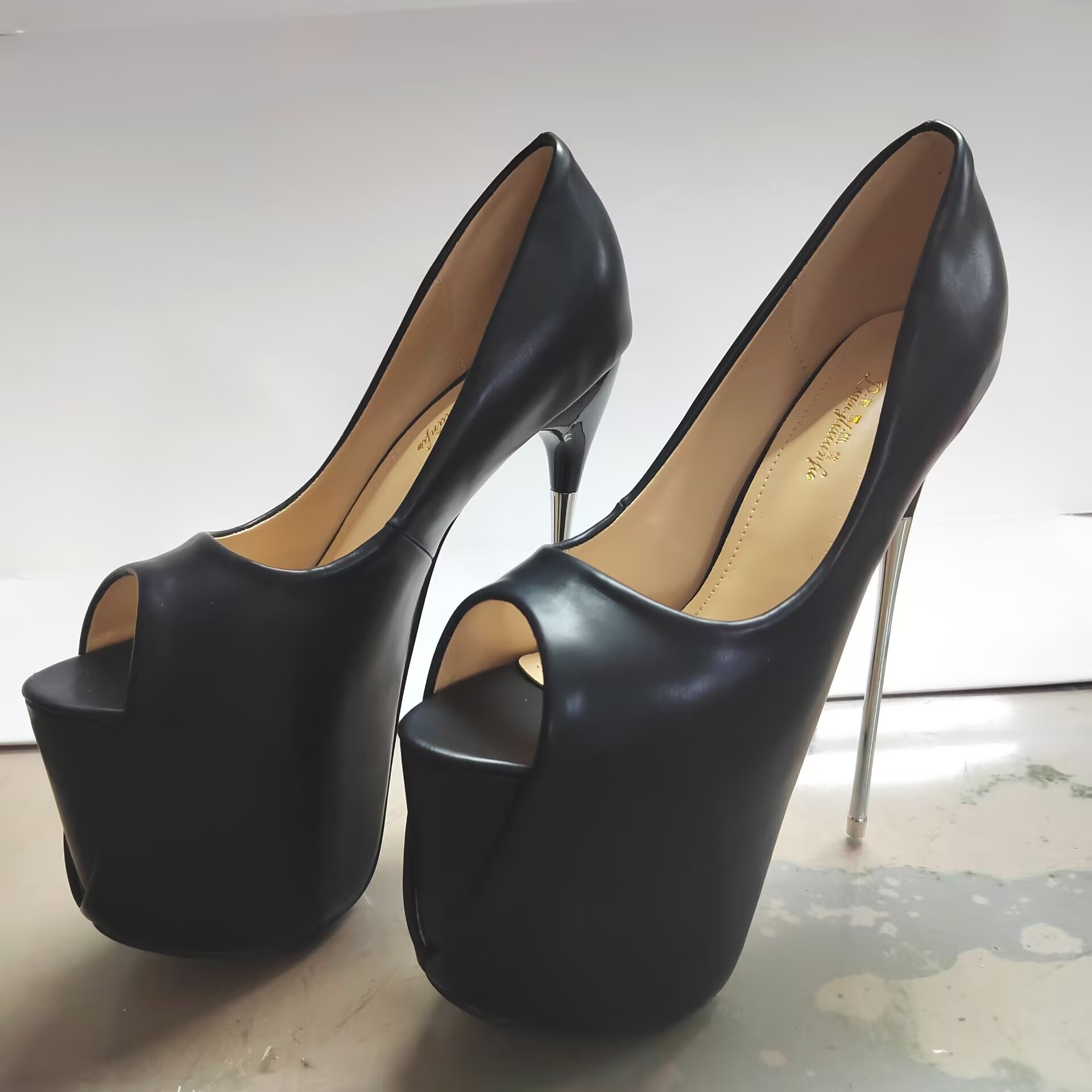 Màu đen mờ (22cm