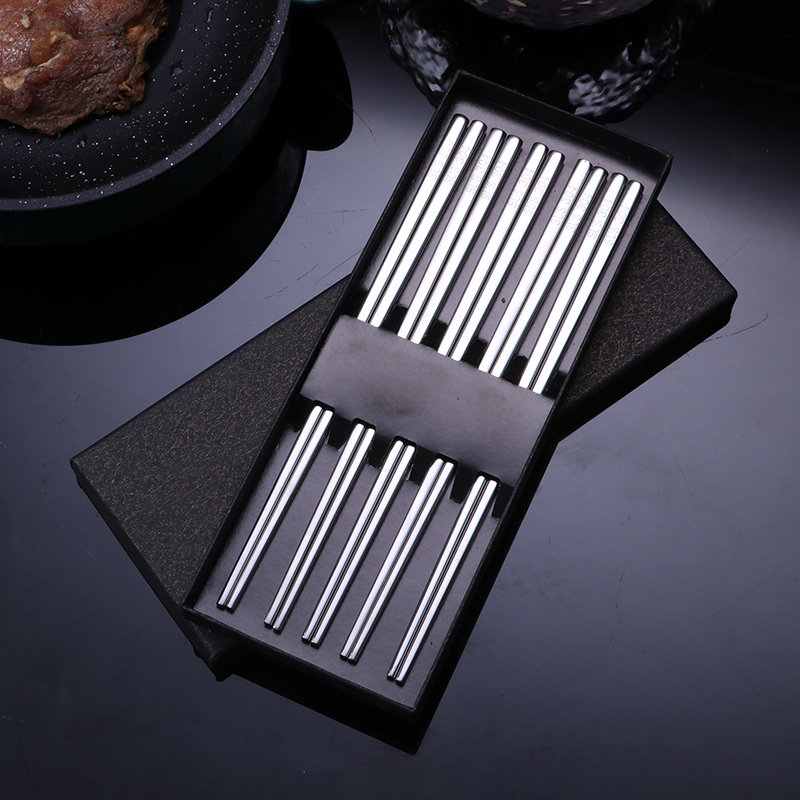 Palillos cuadrados de acero inoxidable chino cinco pares caja de regalo al por mayor 304 palillos de acero inoxidable hogar antideslizante aislado