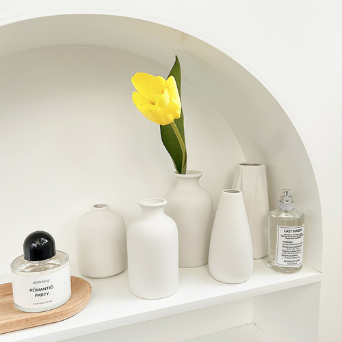 Nordic simple frosted ceramic vase small rough ceramic round bottle Japanese creative home furnishings retro pastoral crafts