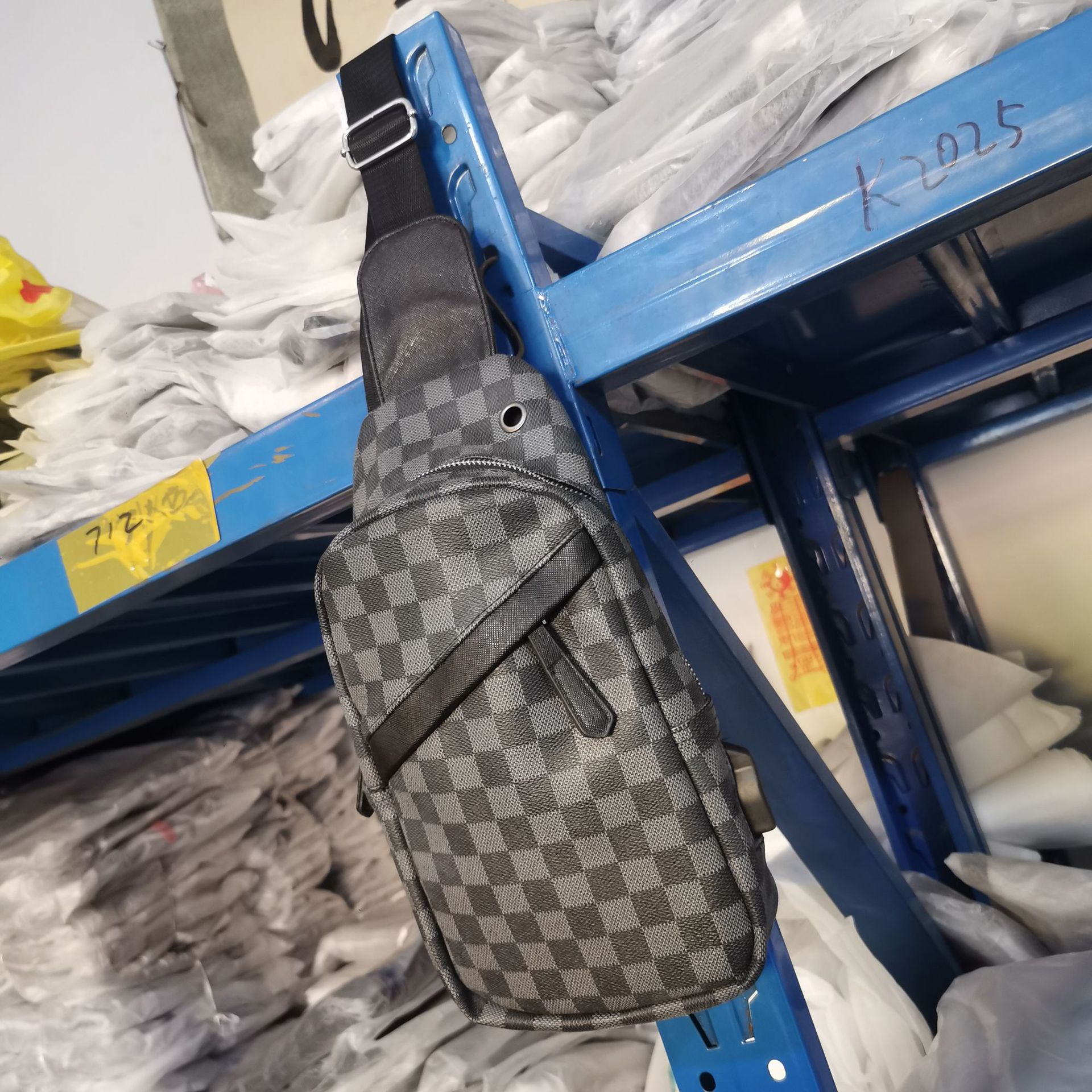保定白沟新城鑫宁箱包加工厂