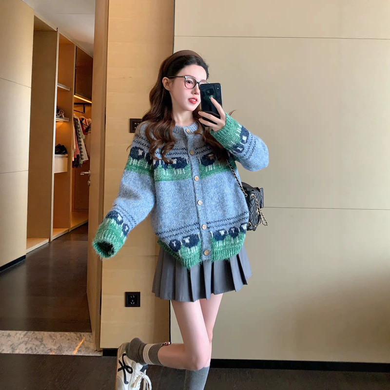 Two-tone cartoon lamb jacquard cardigan sweater for women, 2026 autumn and winter new Korean style loose casual knit jacket Two-tone cartoon lamb jacquard cardigan sweater for women, 2026 autumn and winter new Korean style loose casual knit jacket