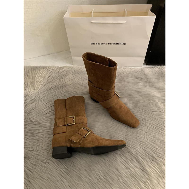 2026年韓国版新作ニッチデザインレトロフレンチショートブーツ、スクエアトゥウエスタンブーツ、スエードミッドカーフブーツ、レディースブーツ