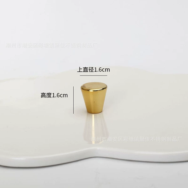 Pillar-shaped trumpet-golden
