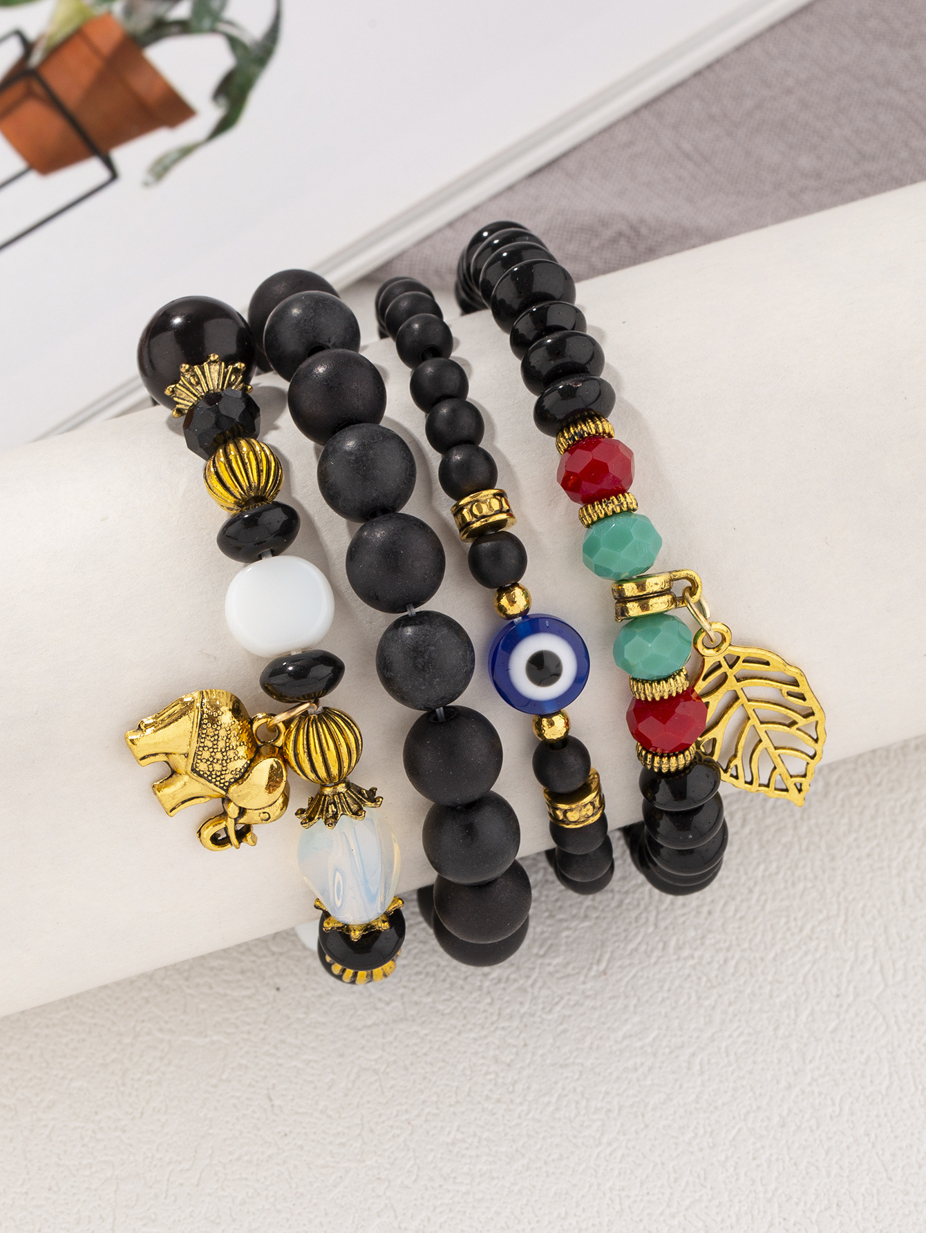 51g Weight Alloy Pendant Material Bracelets Classification Beads Chain Material 1 Set Quantity Holiday, Daily, Street Occasion Alloy, Glass Material Leaf, Elephant Pattern Women's Gender Beaded, Plating Design Casual, Retro, Simple Style Style Casual Retro Simple Style Leaf Elephant Arylic Alloy Glass Beaded Bracelets Wholesale 17