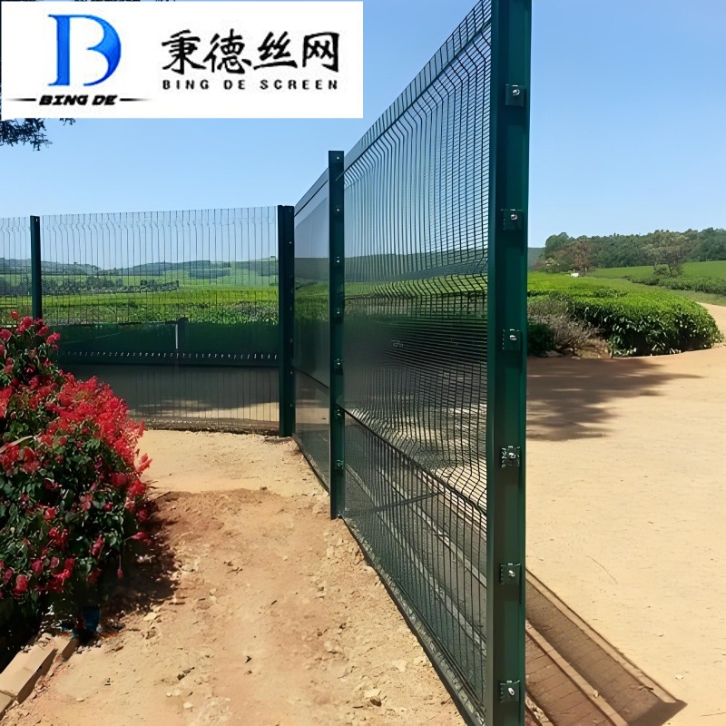 3D折弯护栏网热镀锌浸塑三角折弯围栏可定制承接海外工程项目大单