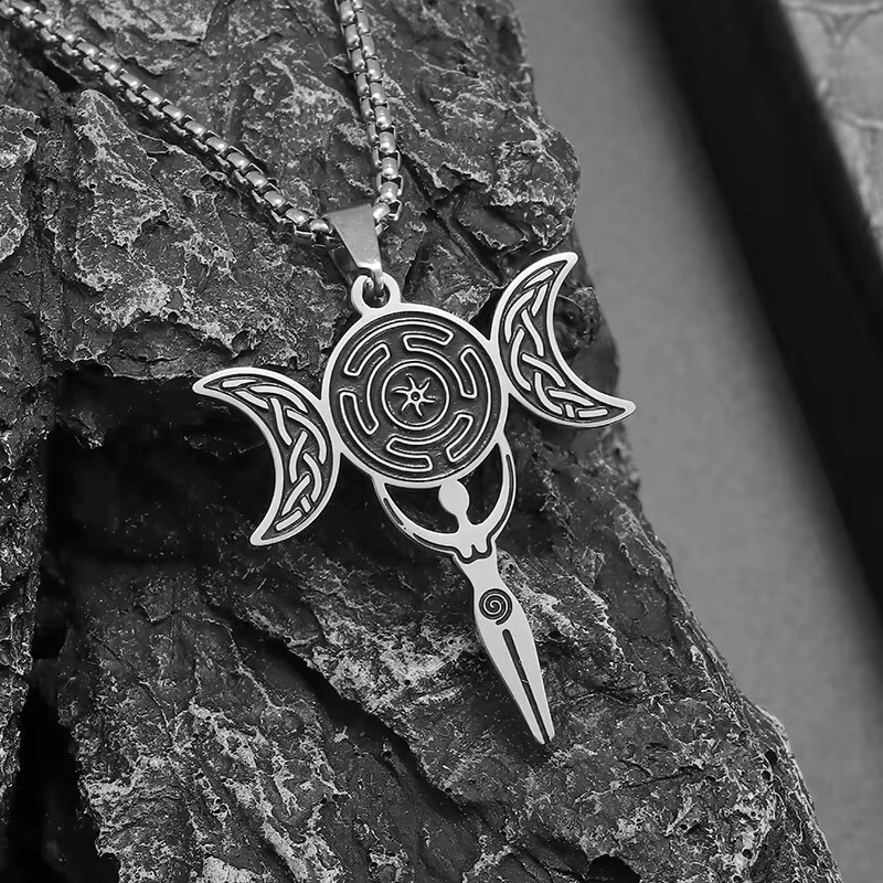 European and American Triple Moon Goddess Healing Necklace Female Male Stainless Steel Witch Knot Greek Mythology Jewelry