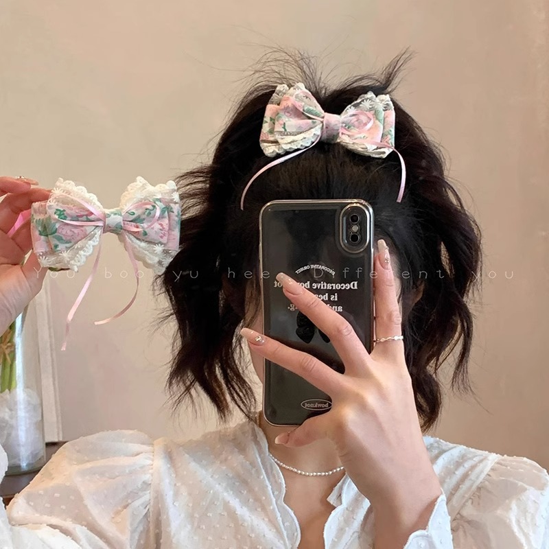 Fresh hairpin with bow