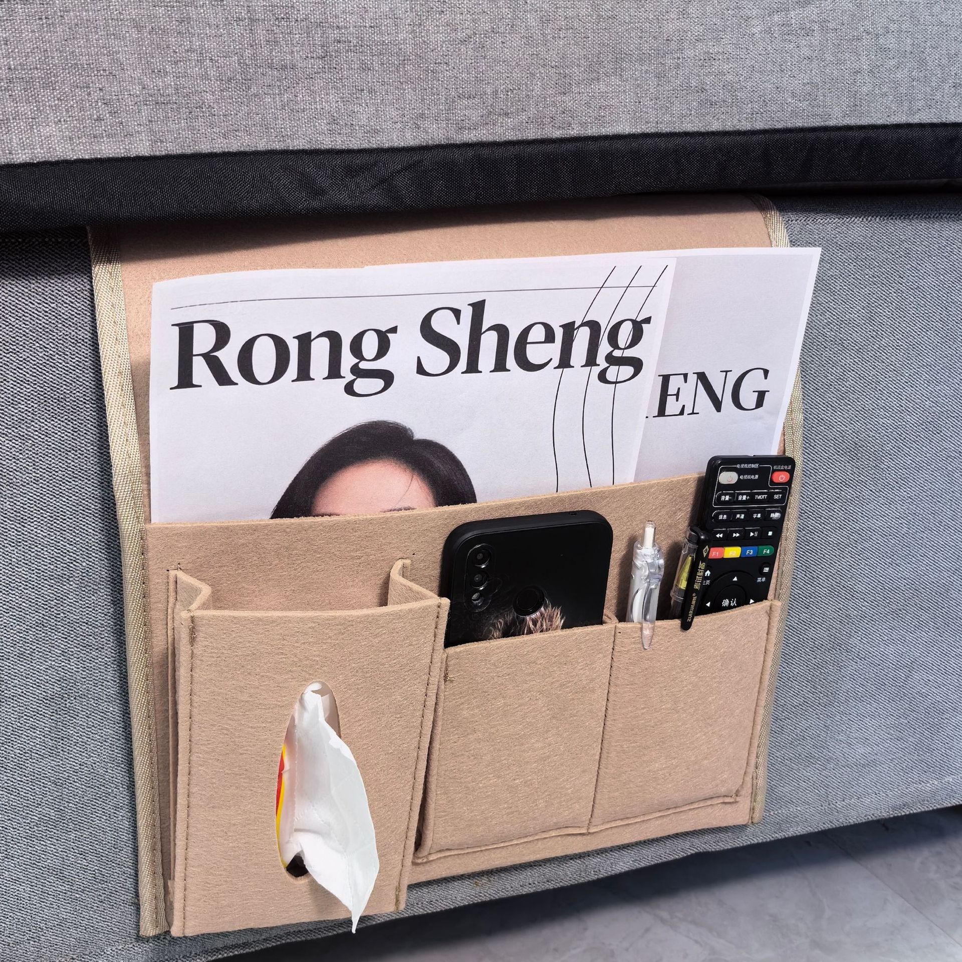 Dropshipping Sofa Armrest Storage Bag Bedside Remote Control Felt Storage Hanging Bag Living Room Supplies Bedside Storage Rack