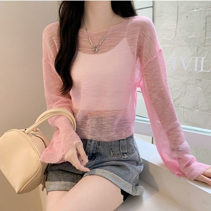夏のファッションニットの女性服の薄いデザイン感があります。